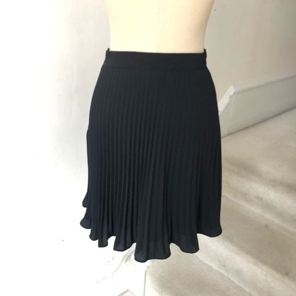 Nicole Miller Pleated Mini Skirt NWOT - Picture 4 of 7